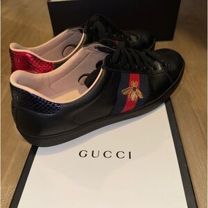 Men’s Gucci sneakers, Size 10.5 (fits like 11)